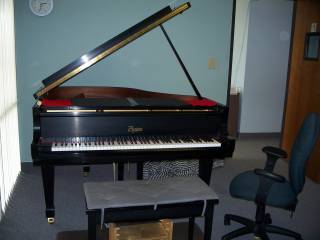 Icon photo of piano studio 1.